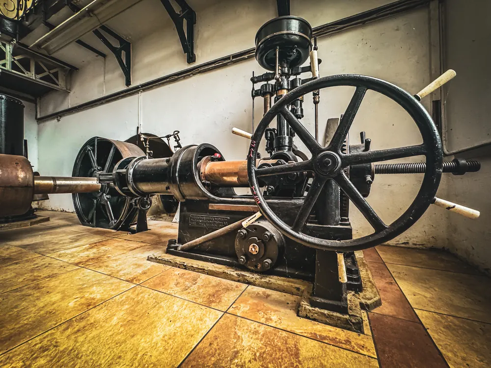 Historische Maschine am Stadtbach